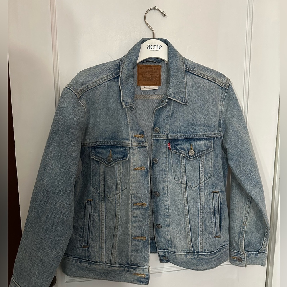 Levi’s trucker style denim jacket, size small like new